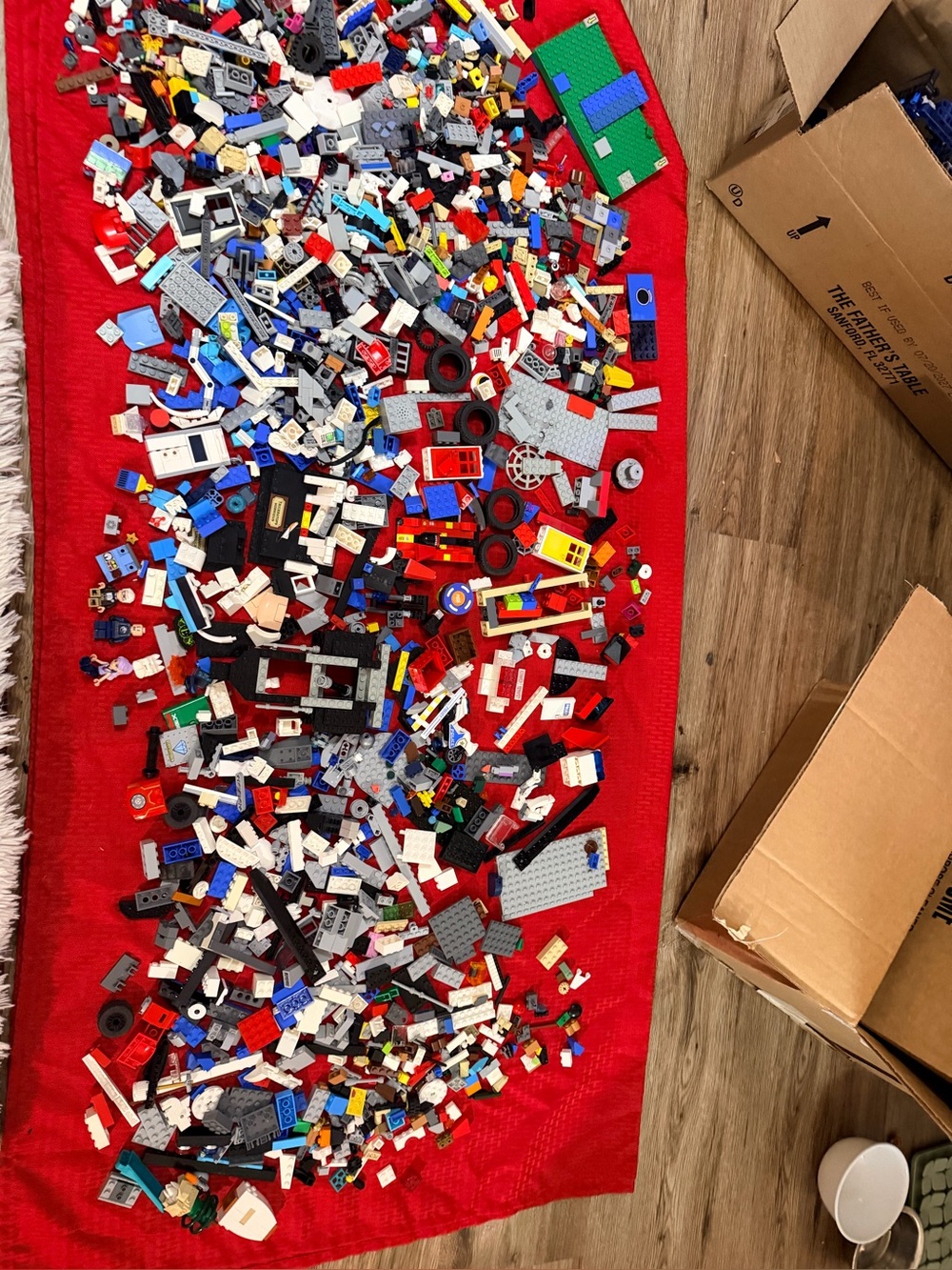 Jurassic Park Legos and minifigures mix lot